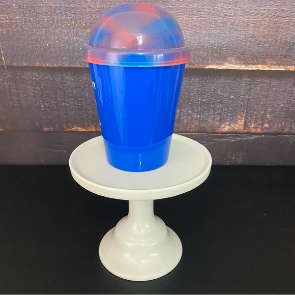 DW Home Blue Raspberry Slush Candle - Picture 4 of 10